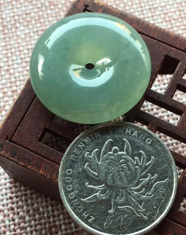 o冰晴底平安扣 尺寸27.1/6.5,冰润 釉洁 起胶 完美，特惠