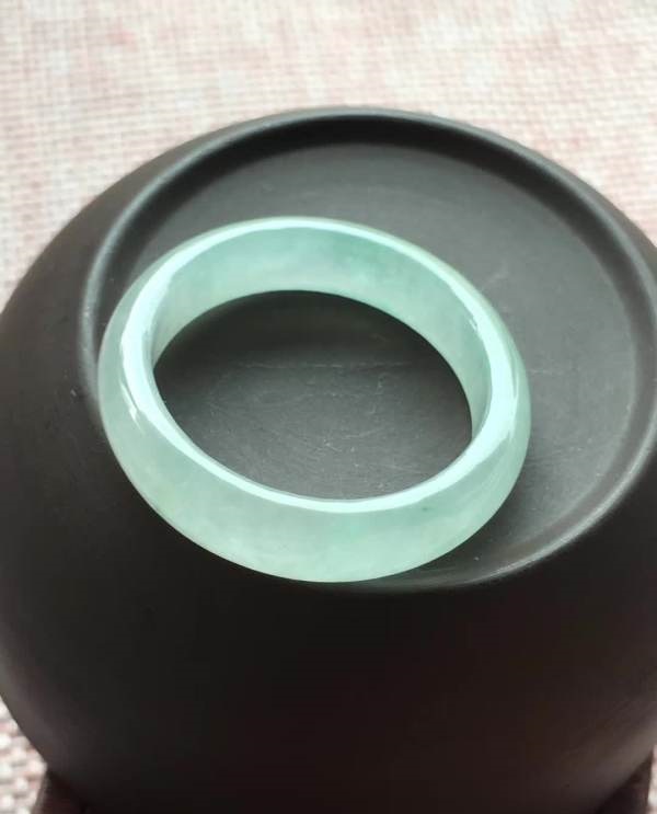 O冰种指环 尺寸20.4/6.1/3.1,冰透 釉洁 起光 完美，特惠