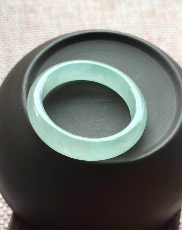 O冰种指环 尺寸20.4/6.1/3.1,冰透 釉洁 起光 完美，特惠
