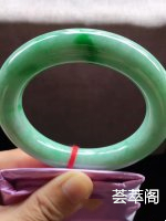 6号结缘   尺寸56.6×12.5+12.1MM，阳绿豆底圆条手镯，种老水足，细腻冰润，色匀清新    淡雅大方    越养越润  ns
