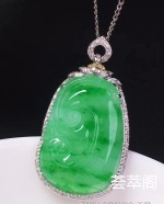 翡翠【冰绿如意】色泽甜美，品相极佳，18k金镶嵌，祼石尺寸：26.7/18.3/6.8mm厚含金