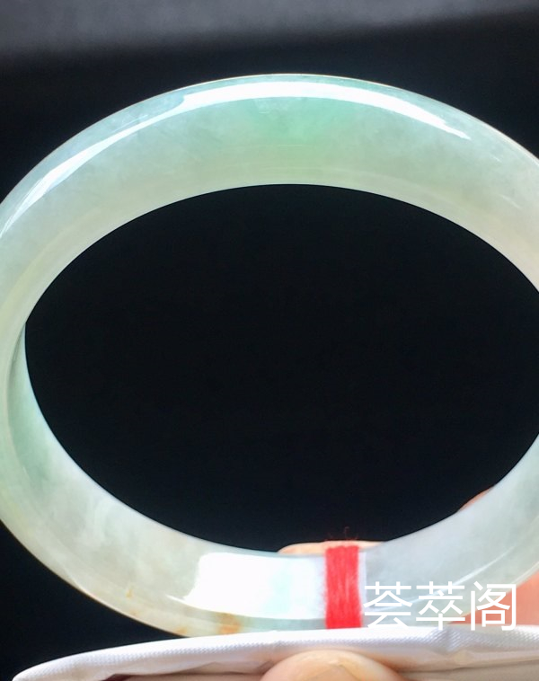 端午特惠冰晴飘黄翡手镯，58.8/12.4/7.4。完美，种水老，细腻冰润，颜色鲜艳，绚丽夺目，冰冰透透，性价比高。s