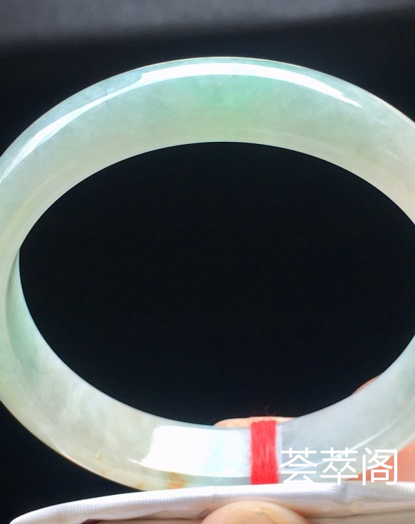 端午特惠冰晴飘黄翡手镯，58.8/12.4/7.4。完美，种水老，细腻冰润，颜色鲜艳，绚丽夺目，冰冰透透，性价比高。s
