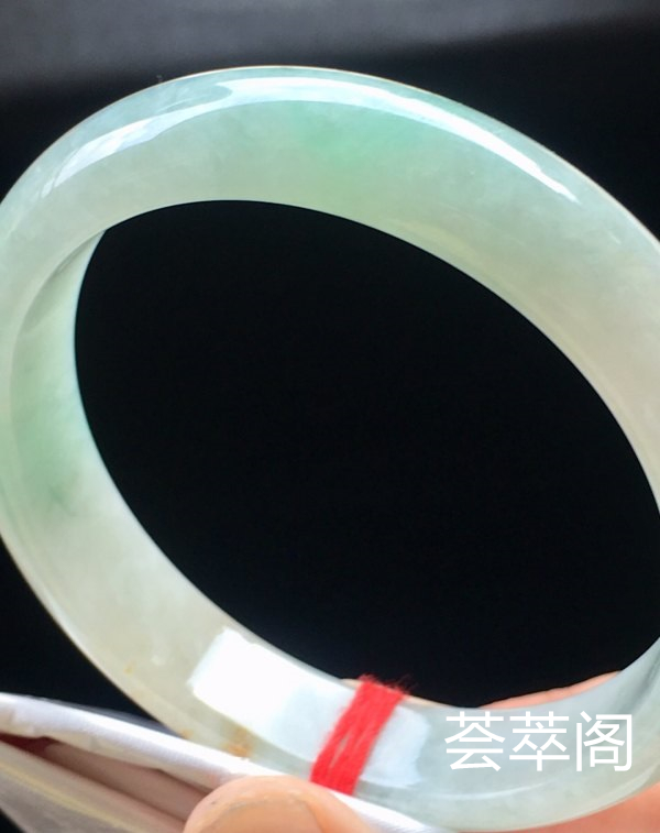 端午特惠冰晴飘黄翡手镯，58.8/12.4/7.4。完美，种水老，细腻冰润，颜色鲜艳，绚丽夺目，冰冰透透，性价比高。s