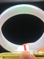 端午特惠春彩手镯，57.4/14.2/8.1。完美，种水老，细腻水润，颜色清爽，紫味浓郁，清新淡雅，性价比高。s
