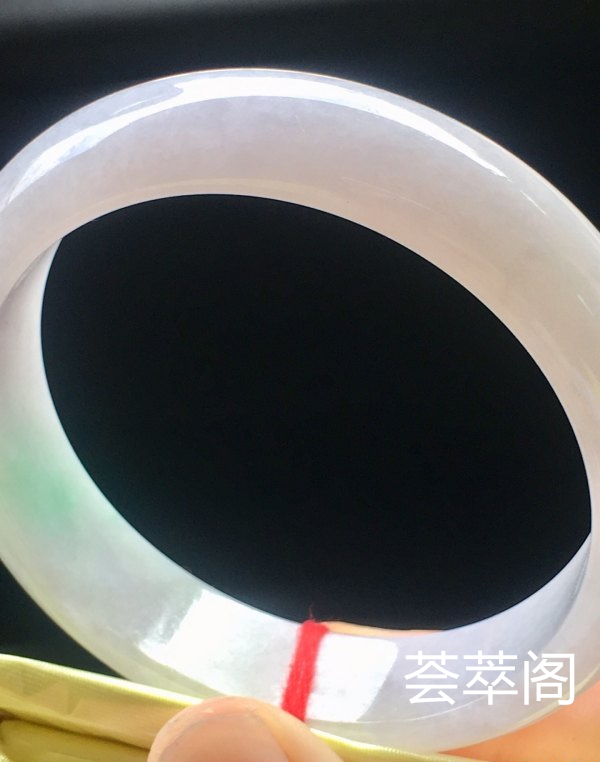 端午特惠春彩手镯，57.4/14.2/8.1。完美，种水老，细腻水润，颜色清爽，紫味浓郁，清新淡雅，性价比高。s