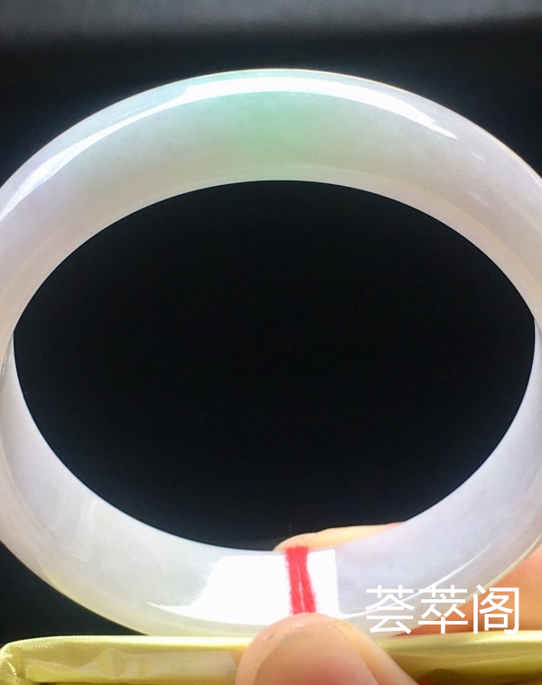 端午特惠春彩手镯，57.4/14.2/8.1。完美，种水老，细腻水润，颜色清爽，紫味浓郁，清新淡雅，性价比高。s