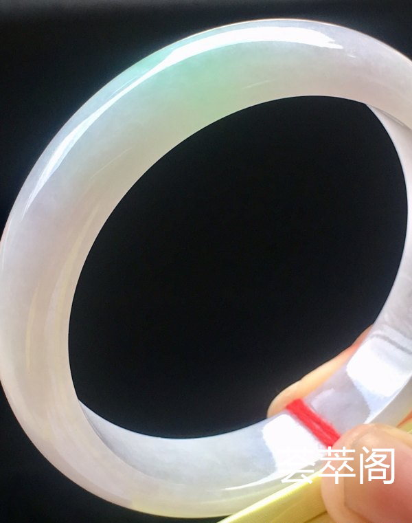 端午特惠春彩手镯，57.4/14.2/8.1。完美，种水老，细腻水润，颜色清爽，紫味浓郁，清新淡雅，性价比高。s