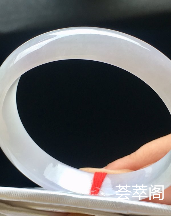 端午特惠冰紫底贵妃手镯，56.5/50.4/12.6/8.1。完美，种水老，细腻冰润，颜色清爽，清新淡雅，干净靓丽，性价比高。s