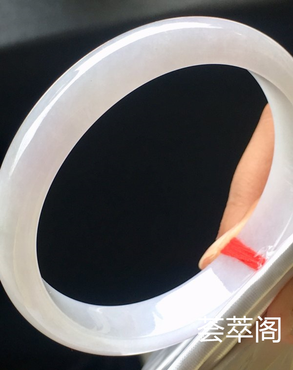 端午特惠冰紫底贵妃手镯，56.5/50.4/12.6/8.1。完美，种水老，细腻冰润，颜色清爽，清新淡雅，干净靓丽，性价比高。s
