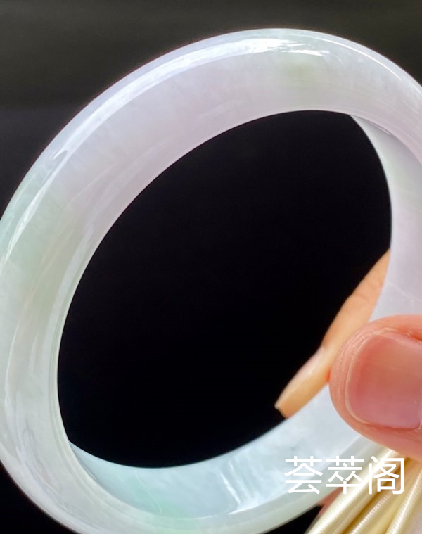 冰春彩手镯，特惠（不议价）57.5/13.6/7.7，完美，种水老，色泽艳丽，冰透清爽，水润饱满，性价比高。T