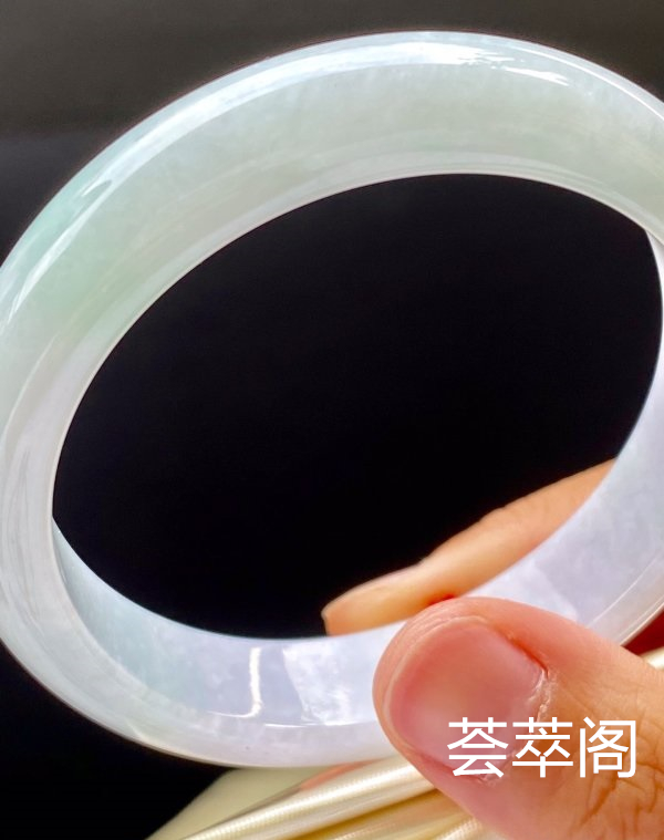 冰春彩手镯，特惠（不议价）57.5/13.6/7.7，完美，种水老，色泽艳丽，冰透清爽，水润饱满，性价比高。T