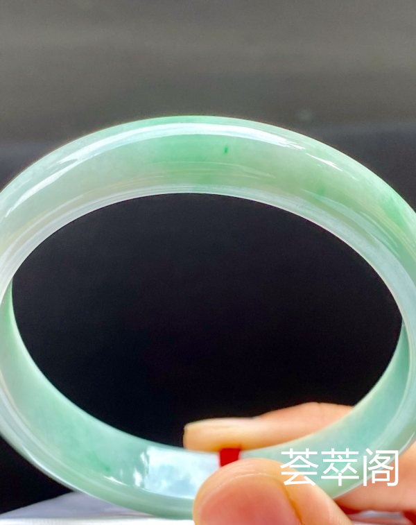飘绿手镯，特惠（不议价）55/11.3/6.7，完美，种水老，颜色好看，冰透清爽，水润饱满，性价比高。T