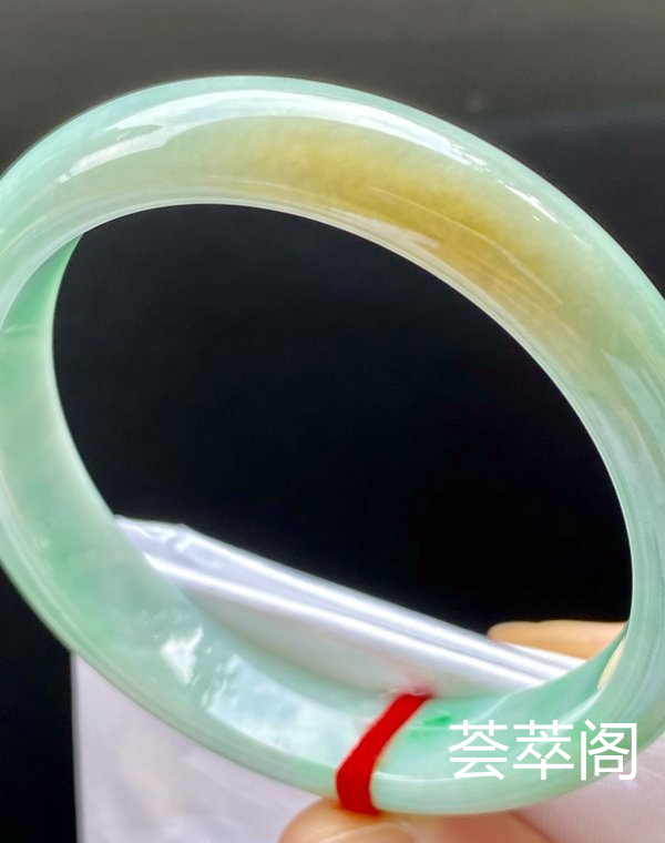 飘绿手镯，特惠（不议价）55/11.3/6.7，完美，种水老，颜色好看，冰透清爽，水润饱满，性价比高。T