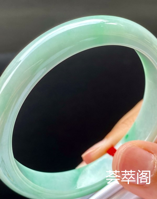 飘绿手镯，特惠（不议价）55/11.3/6.7，完美，种水老，颜色好看，冰透清爽，水润饱满，性价比高。T