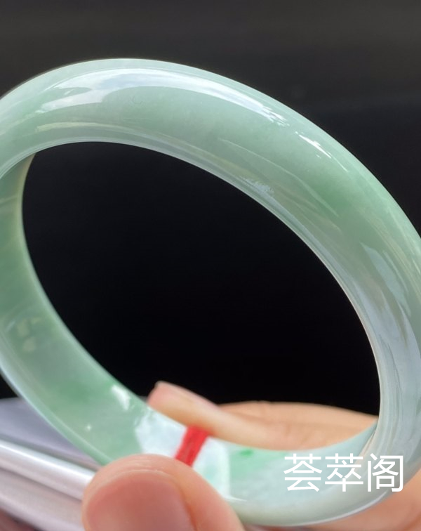 飘绿手镯，特惠（不议价）55/11.3/6.7，完美，种水老，颜色好看，冰透清爽，水润饱满，性价比高。T