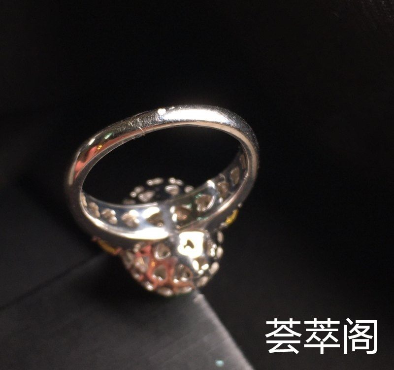 【女戒指，冰正阳绿】很冰透，‮润水‬细腻，完美，18k金‮华奢‬钻‮镶石‬嵌☕