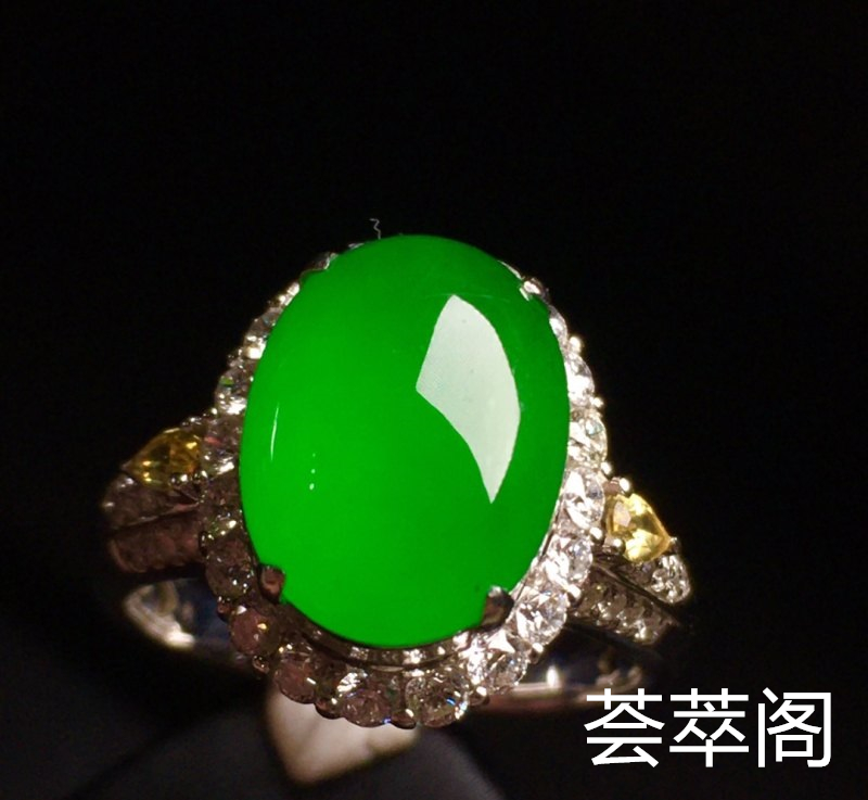 【女戒指，冰正阳绿】很冰透，‮润水‬细腻，完美，18k金‮华奢‬钻‮镶石‬嵌☕