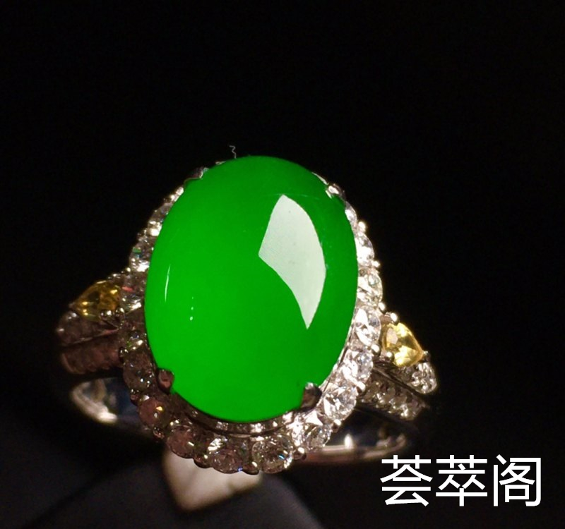 【女戒指，冰正阳绿】很冰透，‮润水‬细腻，完美，18k金‮华奢‬钻‮镶石‬嵌☕