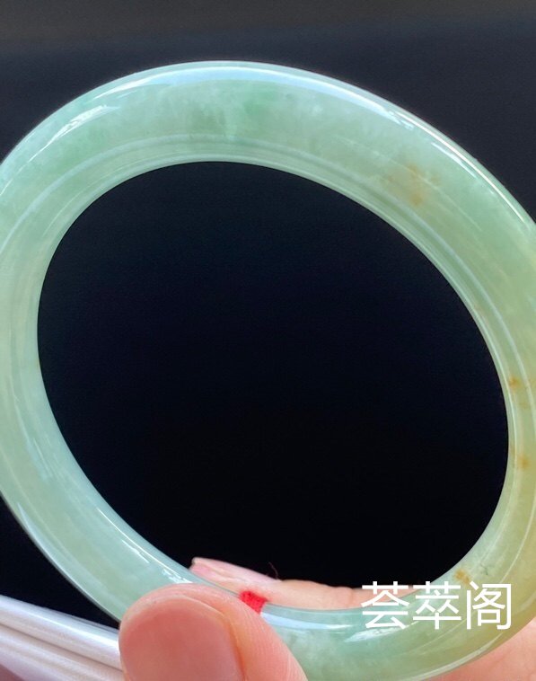 黄翡圆条手镯，特惠（不议价）55/8.8/9.2，完美，种水老，色泽鲜艳，颜色好看，冰润，性价比高。T