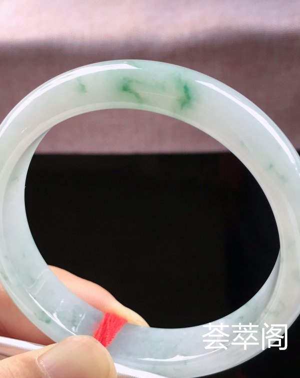 特惠，圈口56.5，正圈手镯，飘兰花，玉质细腻水润，性价比高，完美，尺寸56.5-12.4-7.2mm    