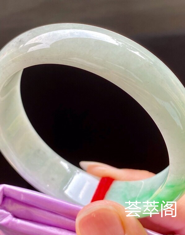 飘阳绿手镯，特惠（不议价）53.3/14.4/7.1，完美，种水老，色阳，颜色好看，版型好，性价比高。T
