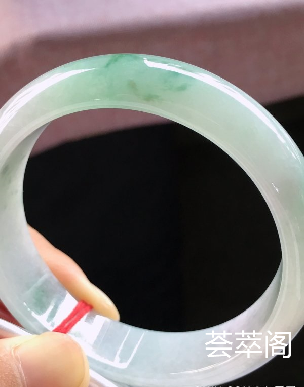 特惠，圈口57，正圈手镯，飘兰花，玉质细腻水润，性价比高，完美，尺寸57-14.7-7.3mm    