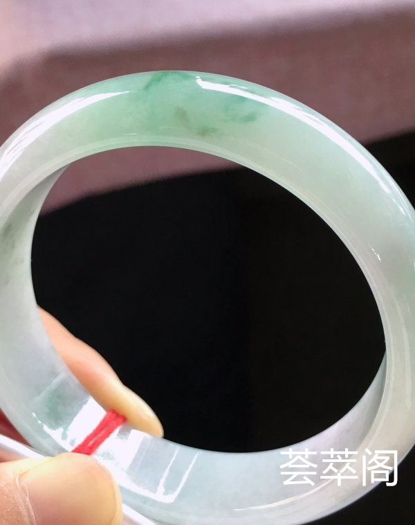 特惠，圈口57，正圈手镯，飘兰花，玉质细腻水润，性价比高，完美，尺寸57-14.7-7.3mm    