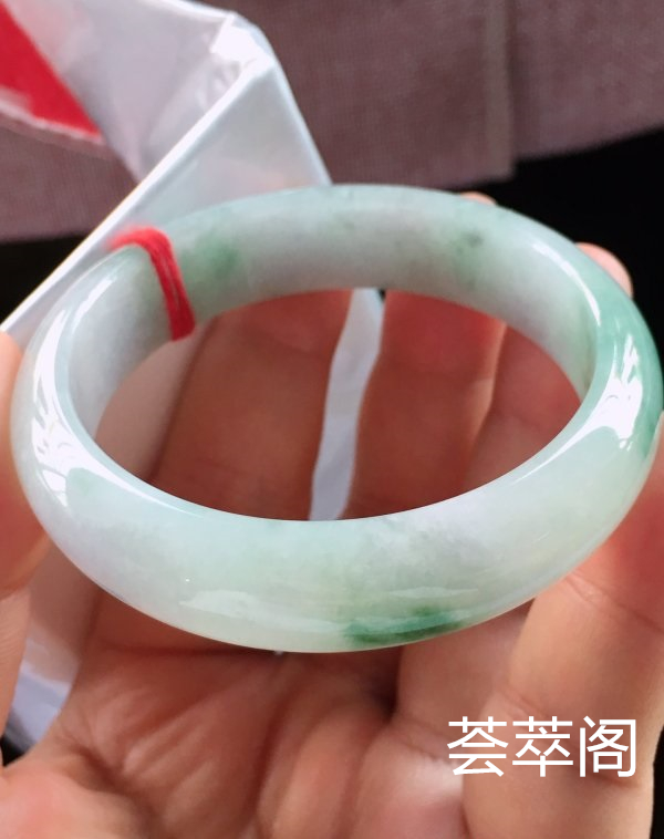 特惠，圈口57，正圈手镯，飘兰花，玉质细腻水润，性价比高，完美，尺寸57-14.7-7.3mm    