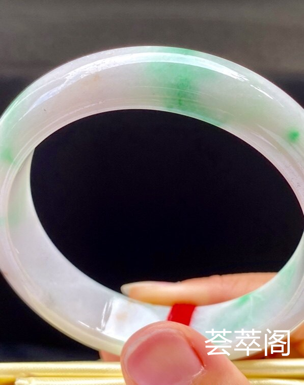 春彩手镯，特惠（不议价）56/14/7.3，完美，种水老，色阳，颜色艳丽，冰润清爽，性价比高。T