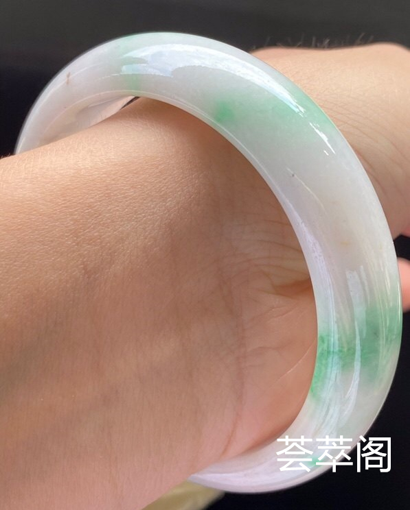 春彩手镯，特惠（不议价）56/14/7.3，完美，种水老，色阳，颜色艳丽，冰润清爽，性价比高。T