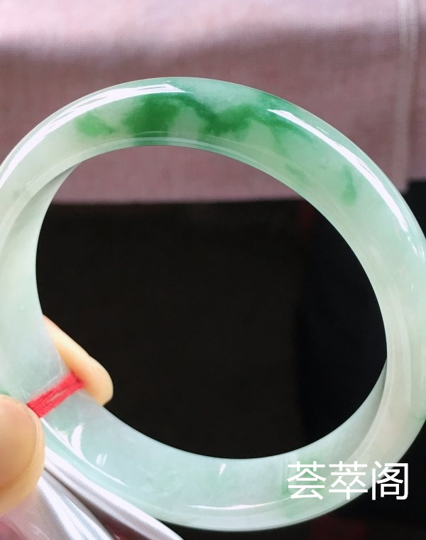 特惠，圈口58，正圈手镯，飘兰花，玉质细腻水润，性价比高，完美，尺寸58-14-7.3mm    