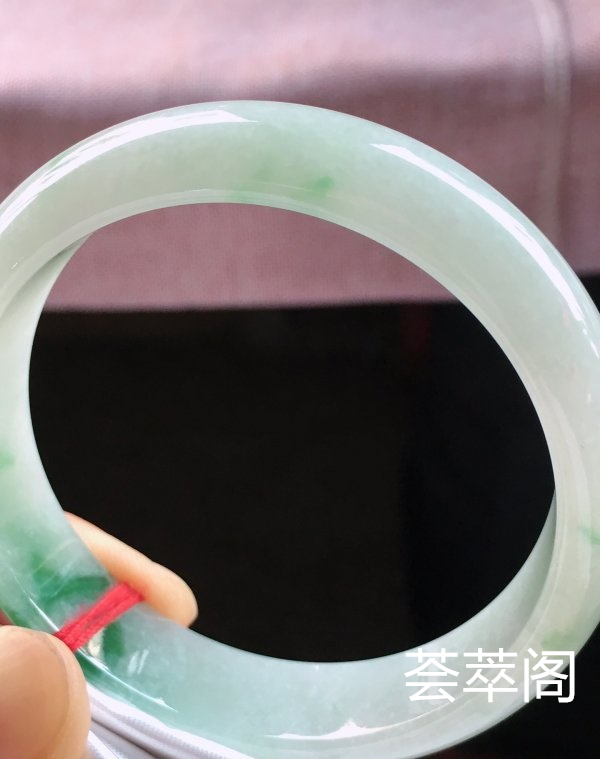 特惠，圈口58，正圈手镯，飘兰花，玉质细腻水润，性价比高，完美，尺寸58-14-7.3mm    