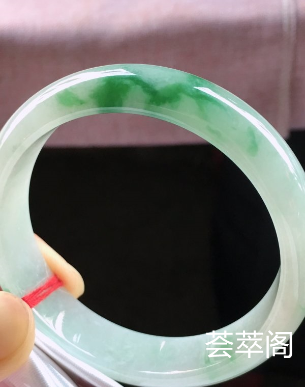 特惠，圈口58，正圈手镯，飘兰花，玉质细腻水润，性价比高，完美，尺寸58-14-7.3mm    