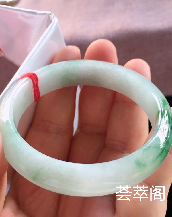 特惠，圈口58，正圈手镯，飘兰花，玉质细腻水润，性价比高，完美，尺寸58-14-7.3mm    