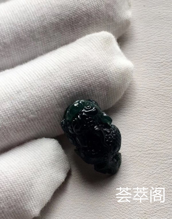 特惠P1-3：【墨翠招财貔貅】新货！  老坑高冰   极品墨翠   黑度极黑   极品帝王绿底色     种老起胶    冰透无比    性价比超高  （翡翠中最神秘的墨翠，低调奢华有内涵）❗❗