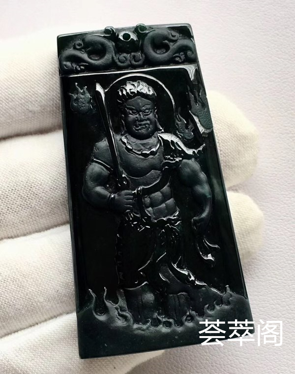 特惠：【墨翠守护神不动明王】新货！ 老坑高冰   极品墨翠   黑度极黑   极品帝王绿底色     种老起胶    冰透无比    性价比超高  （翡翠中最神秘的墨翠，低调奢华有内涵）❗❗
