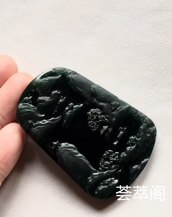 特惠：【墨翠山水牌】新货！ 老坑高冰   极品墨翠   黑度够黑   极品帝王绿底色     种老起胶    冰透无比    性价比超高  （翡翠中最神秘的墨翠，低调奢华有内涵）❗❗