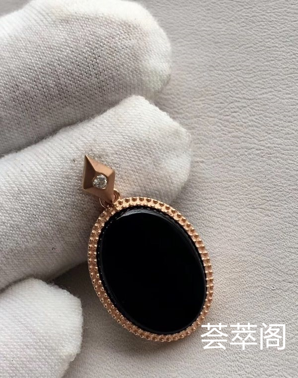 薄利销W624-2:【墨翠平安扣】独家设计款！  老坑高冰   极品墨翠   黑度种水都是极品中上上品       冰透无比   种老起胶     品质极高   性价比超高 （翡翠中最神秘的墨翠，低调奢华有内涵）❗