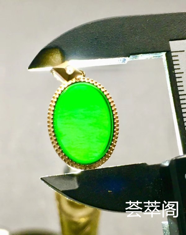 薄利销W624-2:【墨翠平安扣】独家设计款！  老坑高冰   极品墨翠   黑度种水都是极品中上上品       冰透无比   种老起胶     品质极高   性价比超高 （翡翠中最神秘的墨翠，低调奢华有内涵）❗