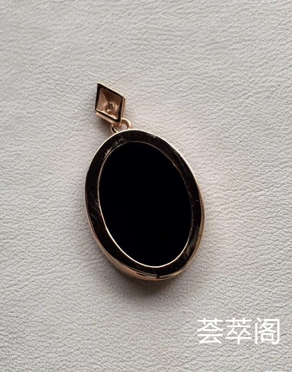 薄利销W624-2:【墨翠平安扣】独家设计款！  老坑高冰   极品墨翠   黑度种水都是极品中上上品       冰透无比   种老起胶     品质极高   性价比超高 （翡翠中最神秘的墨翠，低调奢华有内涵）❗