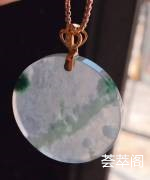 金镶玉无事牌，天然去雕饰，像极了傲骨寒梅，裸石29.2·3.6mm    